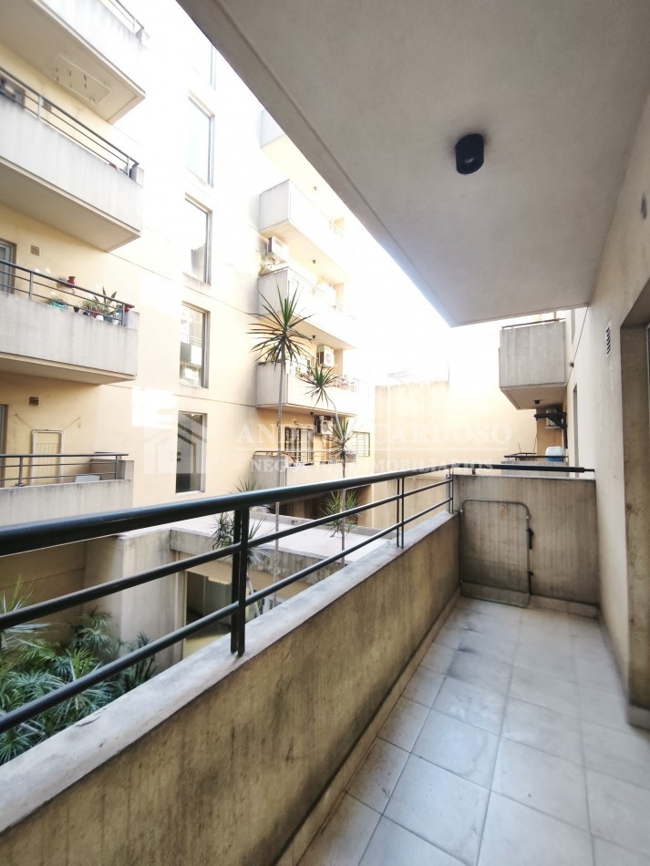 Departamento de 2 ambientes contrafrente en Moron Sur