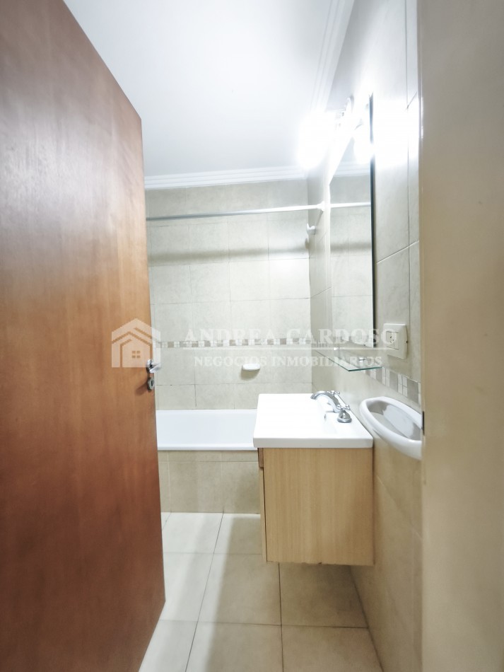 Departamento de 2 ambientes contrafrente en Moron Sur