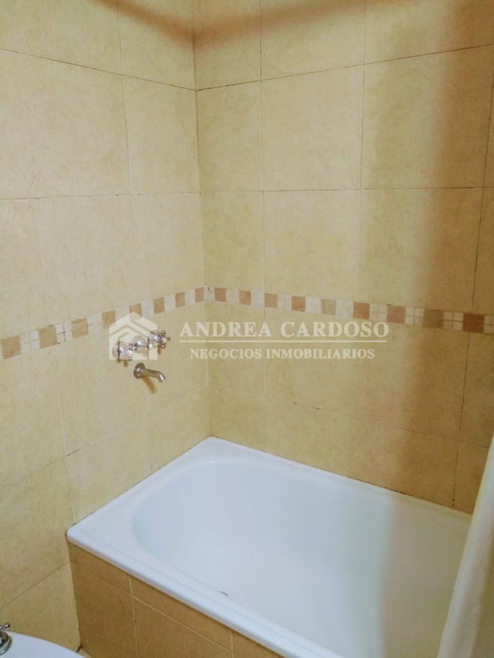 Departamento de 2 ambientes contrafrente en Moron Sur