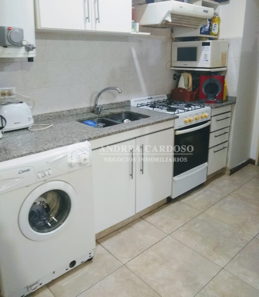 Departamento de 2 ambientes contrafrente en Moron Sur