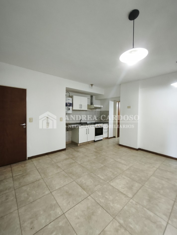 Departamento de 2 ambientes contrafrente en Moron Sur