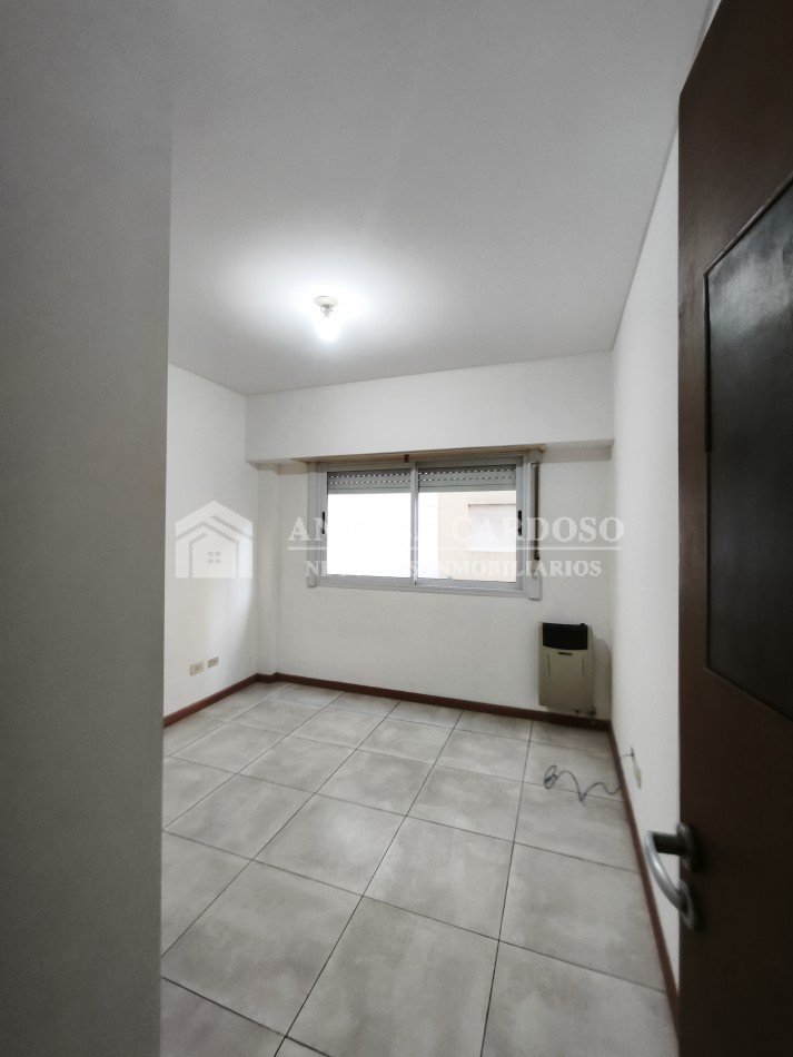 Departamento de 2 ambientes contrafrente en Moron Sur