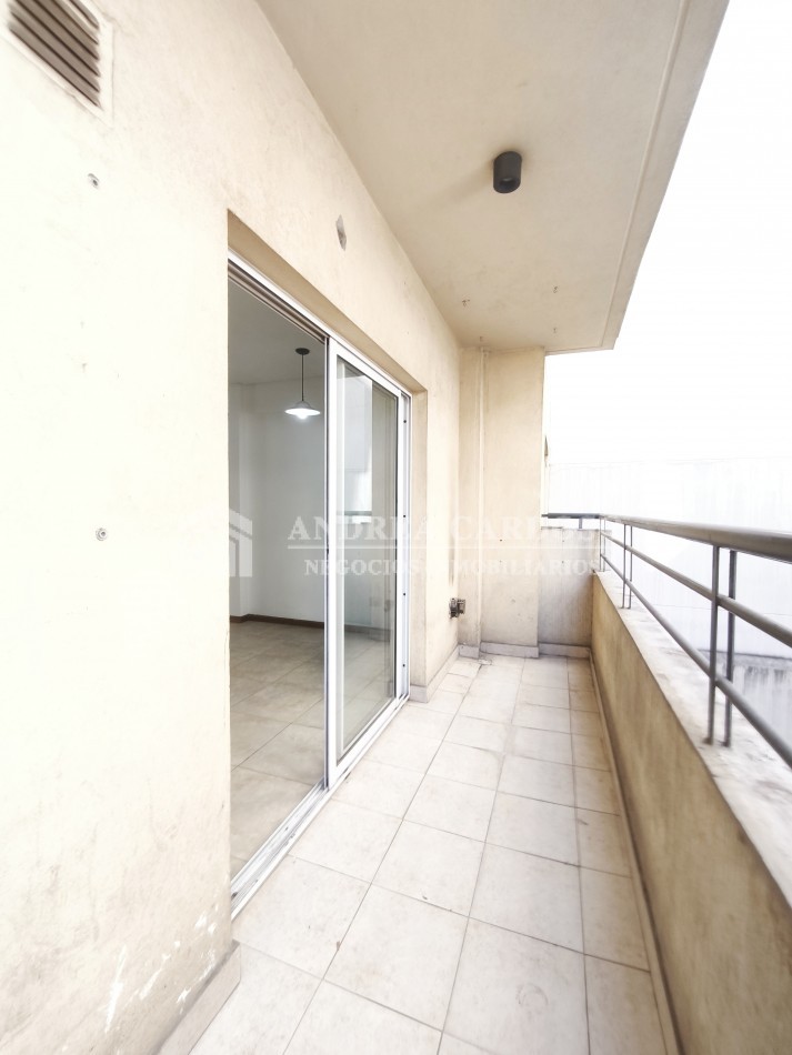 Departamento de 2 ambientes contrafrente en Moron Sur