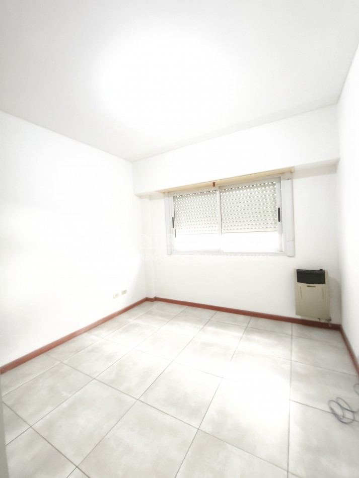 Departamento de 2 ambientes contrafrente en Moron Sur