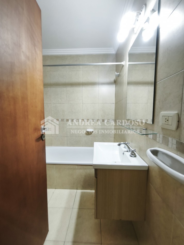 Departamento de 2 ambientes contrafrente en Moron Sur