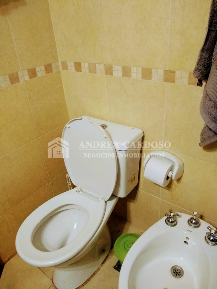Departamento de 2 ambientes contrafrente en Moron Sur
