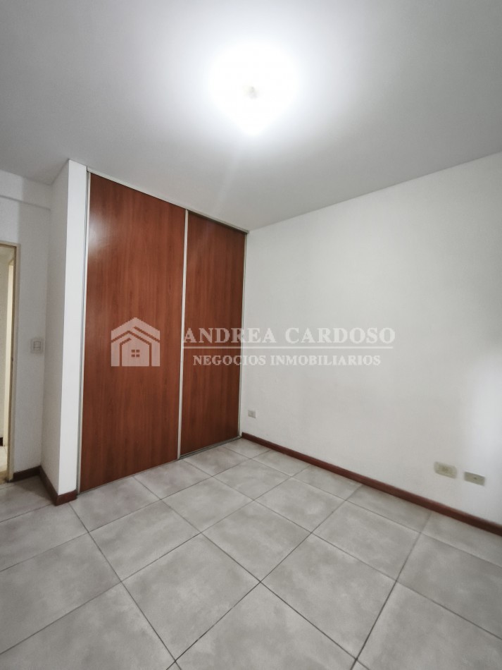 Departamento de 2 ambientes contrafrente en Moron Sur