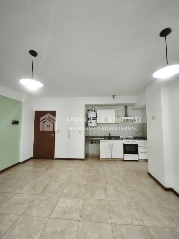 Departamento de 2 ambientes contrafrente en Moron Sur