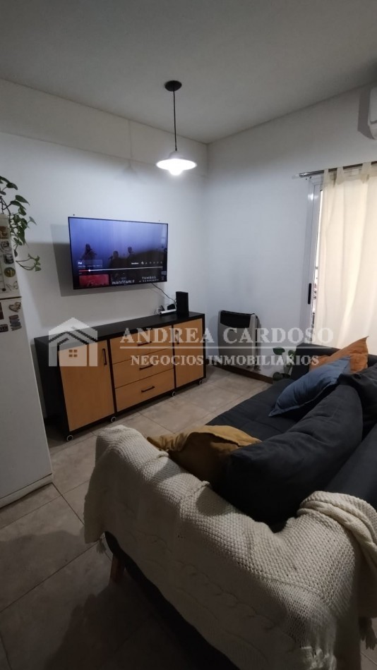 Departamento de 2 ambientes contrafrente en Moron Sur