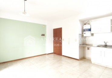 Departamento de 2 ambientes contrafrente en Moron Sur